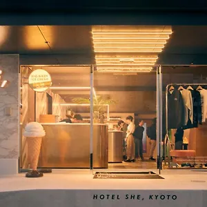 She, 3*, Kyoto Japon