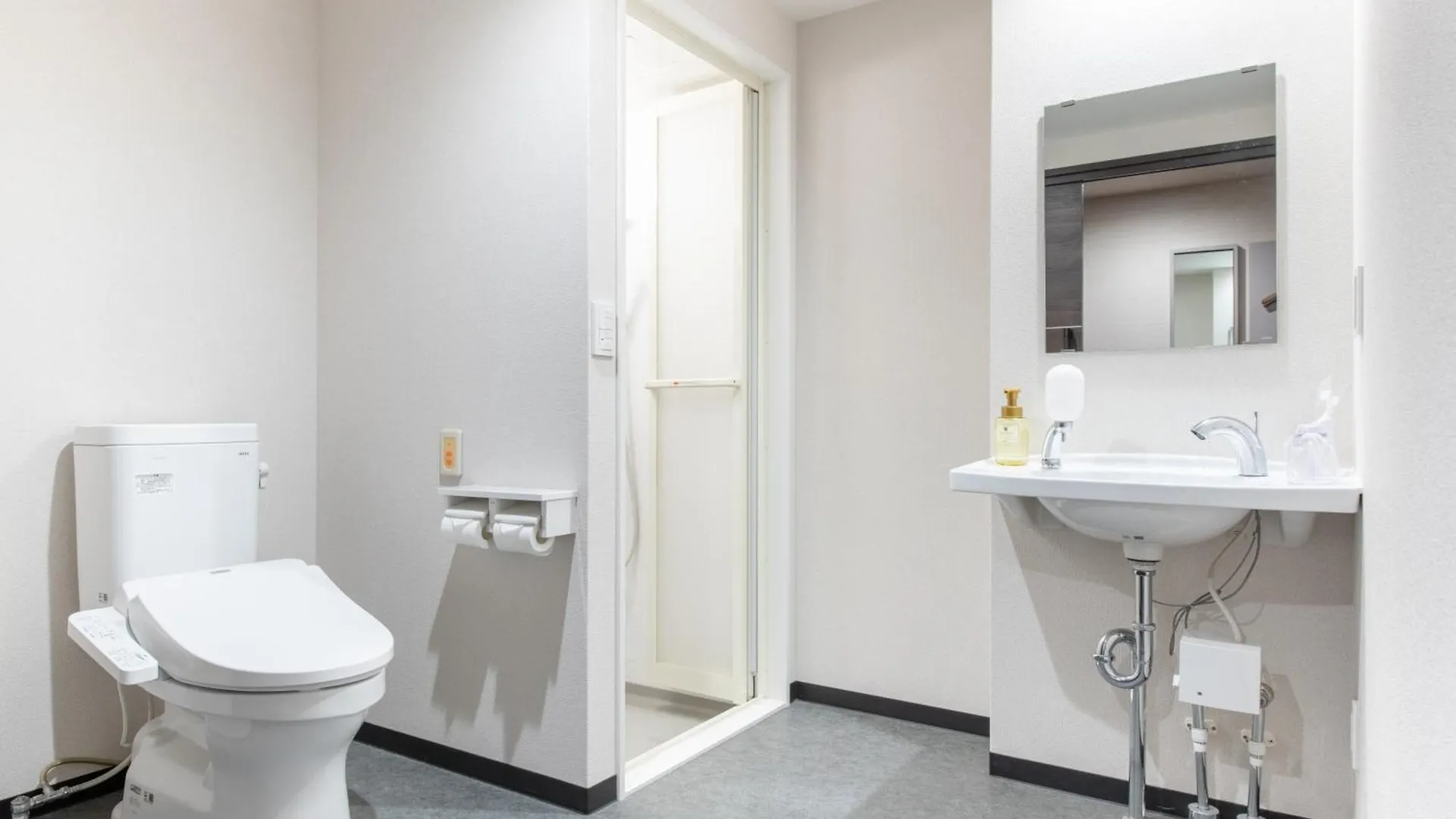 Hotel Sanrriott Osaka Hommachi 3*,  일본